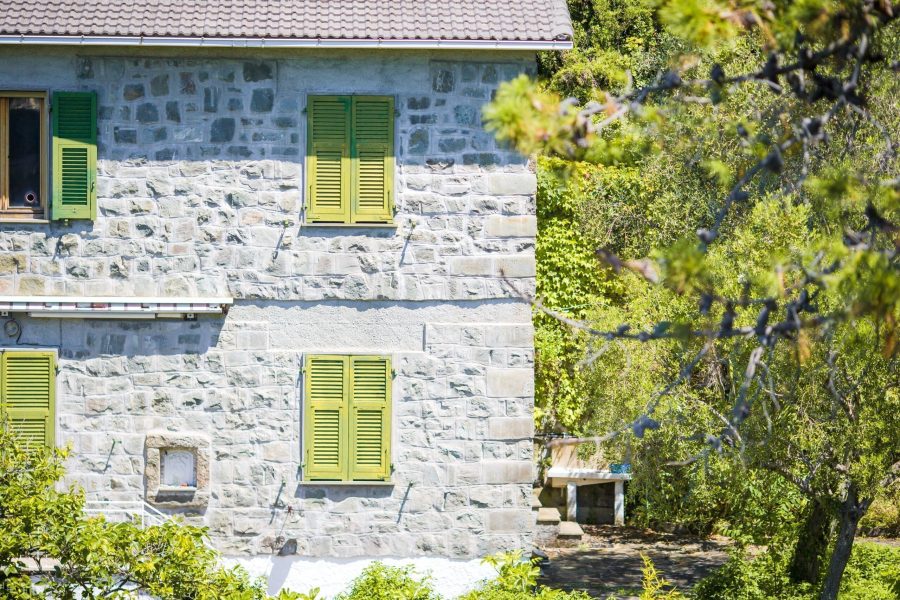 view-of-one-old-building-against-a-majestic-mountain-landscape-and-italian-vineyards-in-cinque-terre